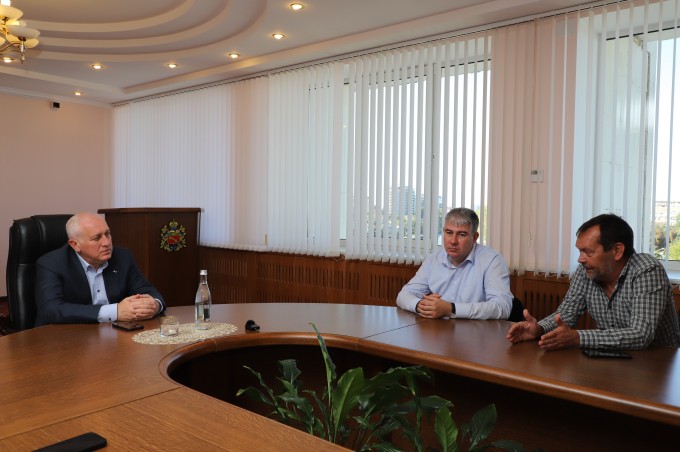  Вячеслав Мильдзихов провел рабочее совещание с Ацамазом Галуевым.