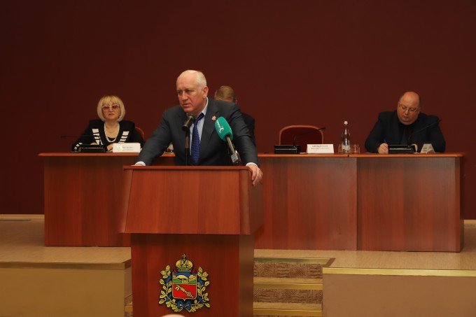 В администрации Владикавказа состоялось публичное обсуждение вопроса организации дорожного движения на Архонском кругу.