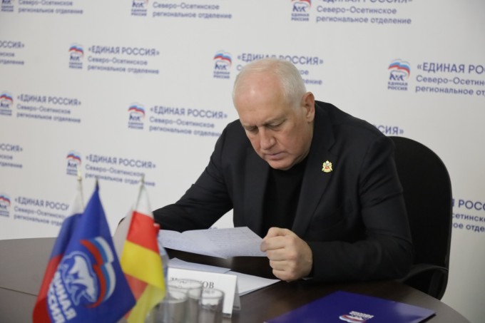 Вячеслав Мильдзихов провел прием граждан в общественной приемной партии «Единая Россия».