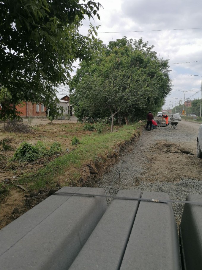 Во Владикавказе, в рамках Федеральной государственной программы «Безопасные и качественные дороги» начался ремонт 7 участков городских автодорог. 
