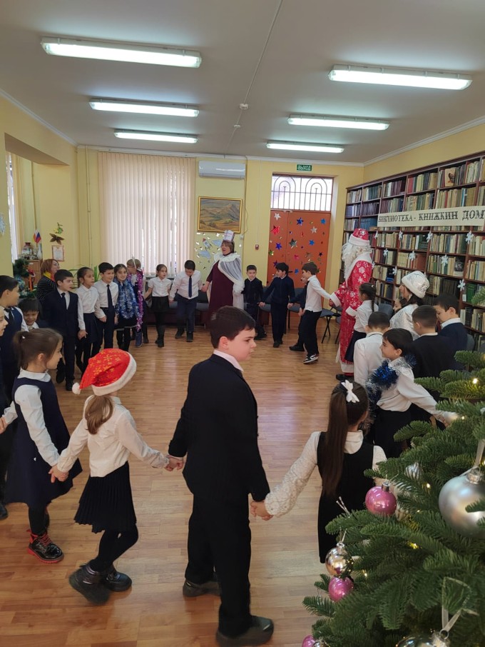Мастерские Деда Мороза заработали в городских библиотеках Владикавказа. 