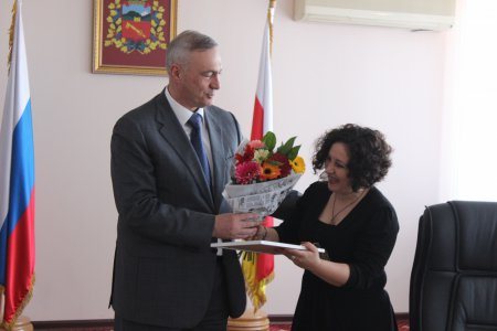 Борис Албегов наградил работников культуры Владикавказа