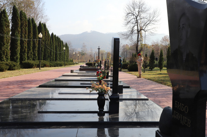 Во Владикавказе почтили память жертв ингушско-осетинского конфликта 1992 года.