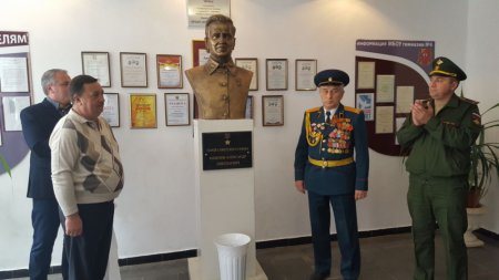 Во Владикавказе установили бюст Герою Советского Союза Александру Кибизову