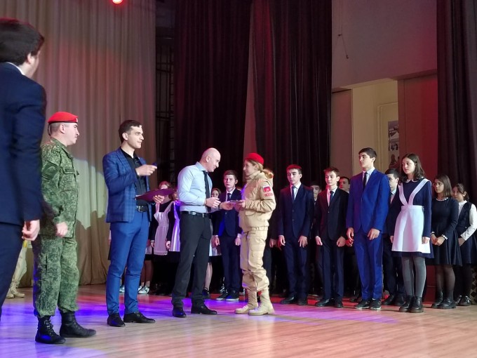 Владикавказские школьники пополнили ряды юнармейцев. 