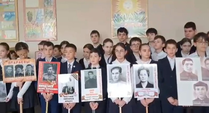 Во владикавказской школе № 24 состоялось торжественная линейка, посвященная 80-й годовщине Победы в Великой Отечественной войне. 