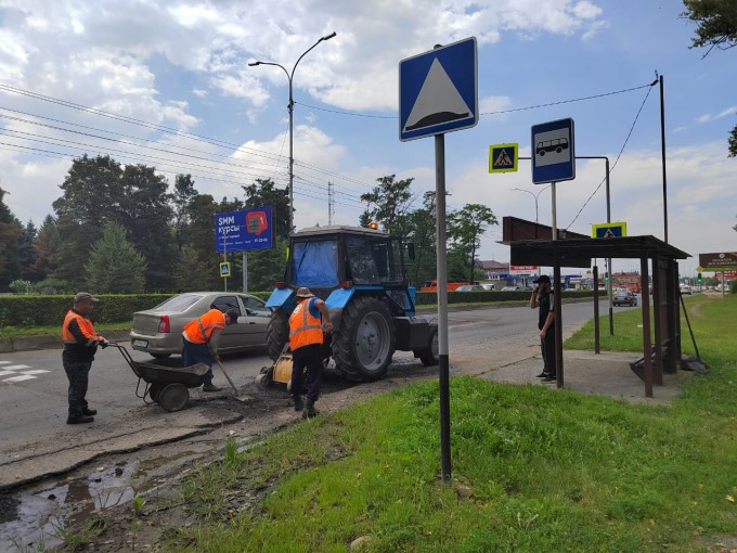 В рамках ямочного ремонта, за текущий сезон сотрудники «Спецэкосервис» отремонтировали 30 тысяч квадратных метров дорог.