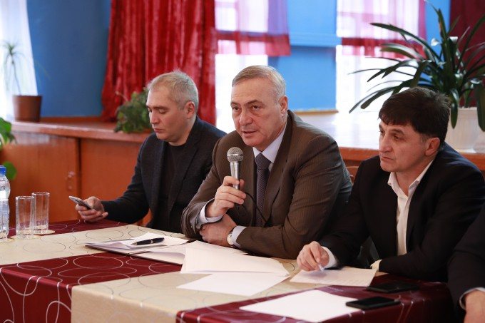 Борис Албегов обсудил актуальные проблемы с жителями посёлка Южный