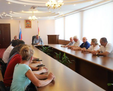 Борис Албегов встретился с руководителями крупных торговых центров Владикавказа