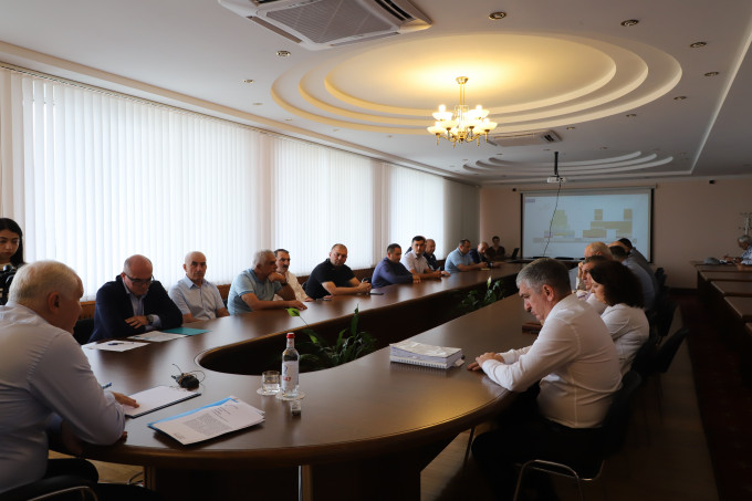 Вячеслав Мильдзихов встретился с представителями строительных компаний города