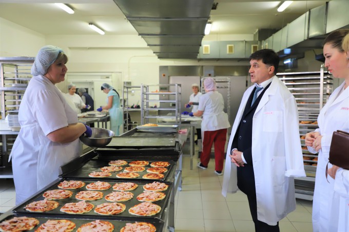 Тамерлан Фарниев посетил комбинат школьного питания