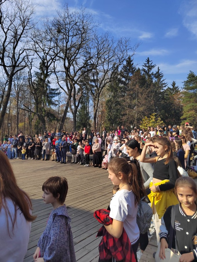 В канун Дня народного единства в Центральном парке культуры и отдыха имени Коста Хетагурова состоялся праздничный концерт.