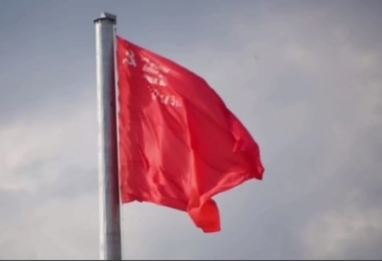 Над городом Воинской Славы вновь реет символ Победы Советского Союза над фашистской Германией в Великой Отечественной войне.