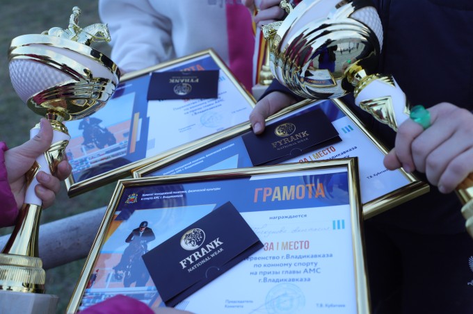  Алан Кусов стал обладателем Кубка главы администрации в первенстве Владикавказа по конному спорту.