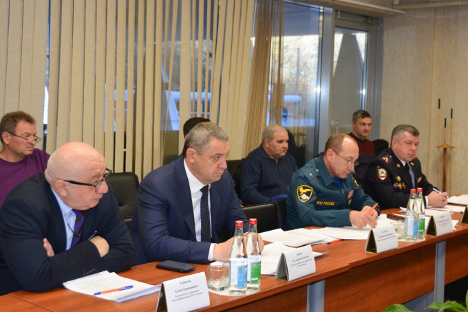 Русланбек Икаев принял участие в совещании по ситуации на пункте пропуска «Верхний Ларс»