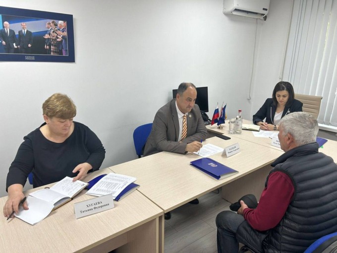 Заместитель главы администрации местного самоуправления АМС г. Владикавказ Маирбек Хасцаев принял участие в работе Штаба общественной поддержки партии «Единая Россия».