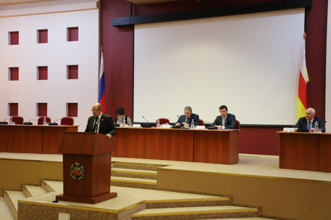 Вячеслав Мильдзихов принял участие в двадцать пятой сессии Собрания представителей г.Владикавказ VII созыва 