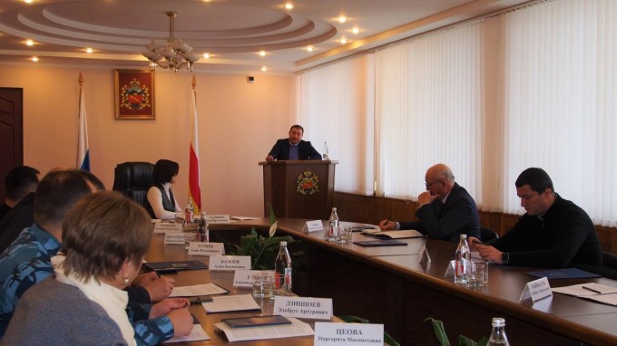 Во Владикавказе под председательством врио главы МО Зиты Салбиевой состоялось заседание антинаркотической комиссии города. 