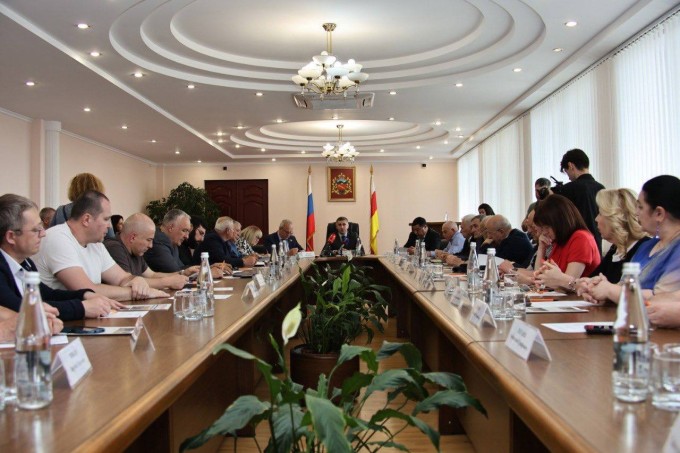 От обсуждения - к делу 