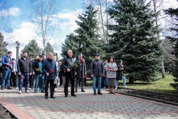 Во Владикавказе почтили память погибших в теракте в Крокус Сити Холле в Москве. 