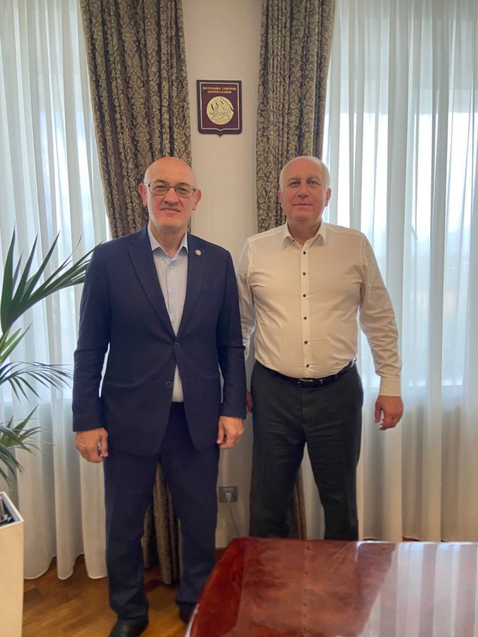 Мэр Владикавказа Вячеслав Мильдзихов провёл встречу с вице-президентом Федерации дзюдо России Тамерланом Тменовым.