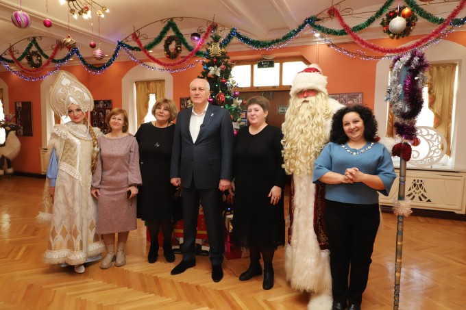 Вячеслав Мильдзихов посетил «Елку мэра».