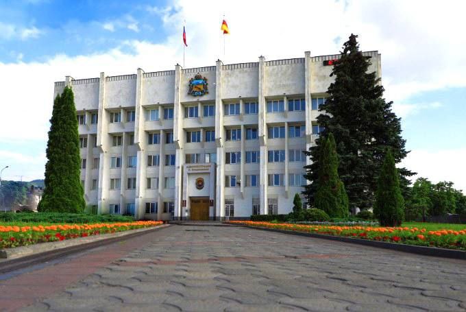 В канун Дня народного единства в мэрии Владикавказа поздравили представителей муниципальных образовательных учреждений. 