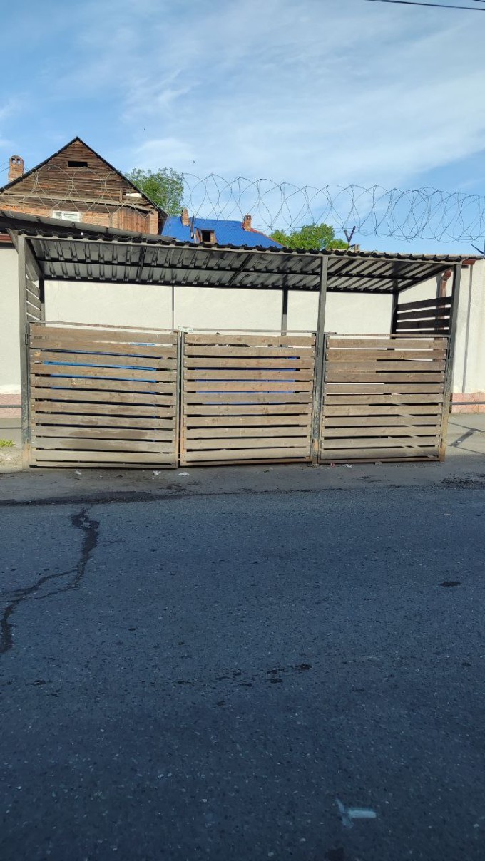 С 6:00 сотрудники Управления по контролю за городским хозяйством объезжают город 