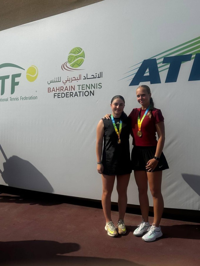 Воспитанница Владикавказской академии спорта, теннисистка Стефания Кадзова заняла первое место в парном разряде на юниорском турнире ITF J30 в Бахрейне. 
