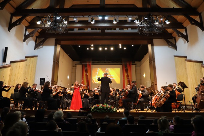 Во Владикавказе проходит фестиваль скрипичной музыки.