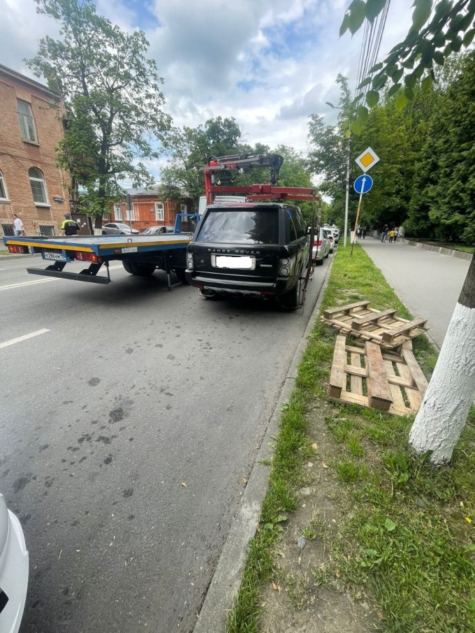 Страшный сон автомобилиста – не найти машину на оставленном месте. С вероятностью 99% машину забрал эвакуатор за нарушение правил дорожного движения. 