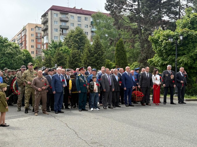 Это надо не мертвым! Это надо живым!