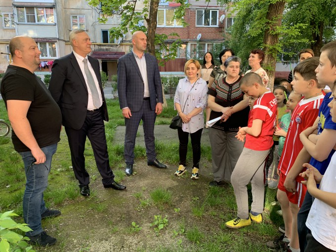 Борис Албегов встретился с жителями домов на пр.Коста