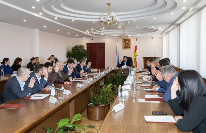 25-я сессия Собрания представителей Владикавказа 8-го созыва состоялась в пятницу под председательством Сергея Таболова