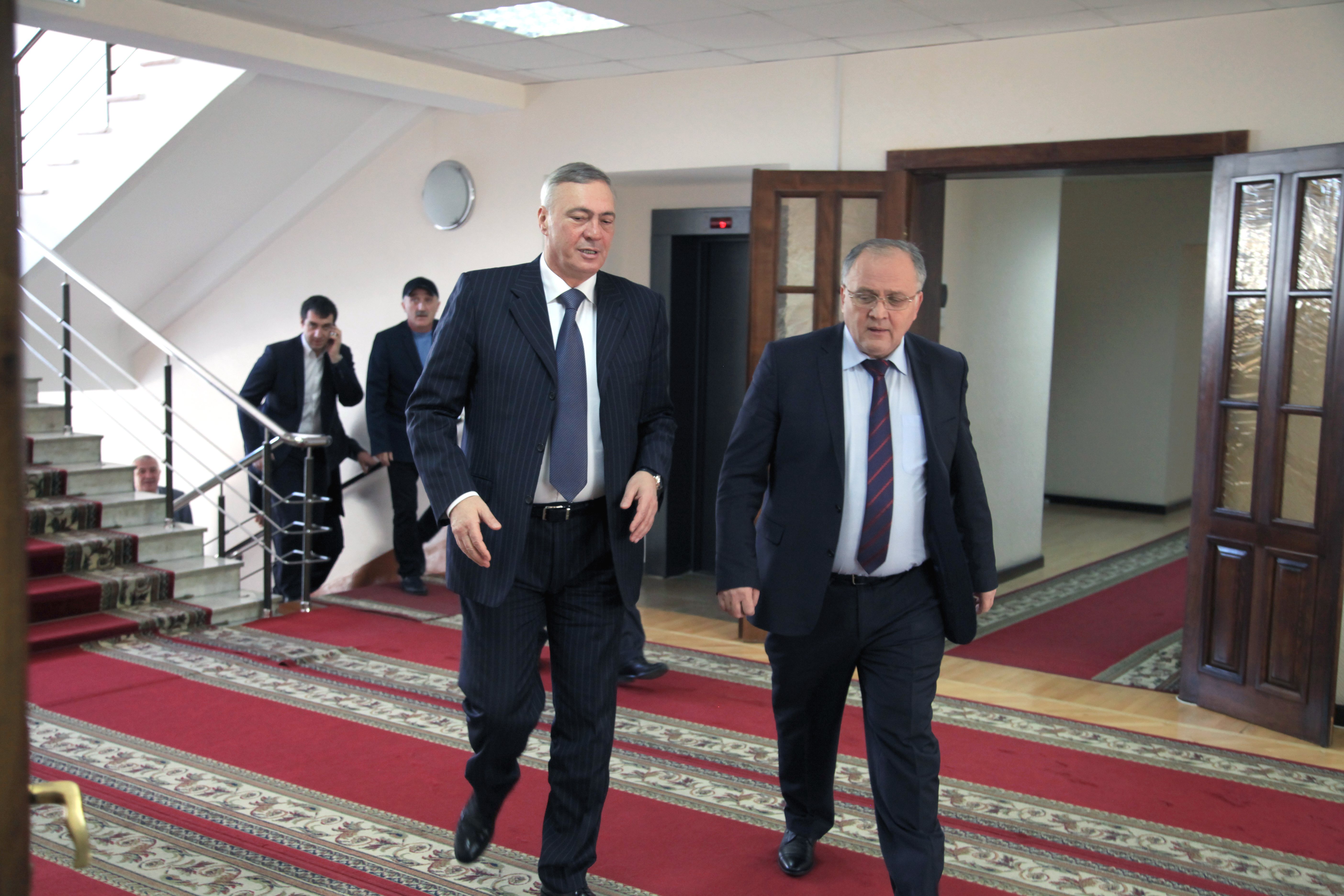 Борис Албегов и мэр Нальчика Арсен Алакаев обсудили вопросы развития двух столиц СКФО
