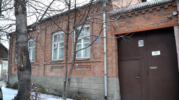 Расселение жителей Владикавказа из непригодного для жизни жилья процесс сложный и трудоемкий. Сотрудники городского Комитета ЖКХ регулярно проводят работу по обследованию жилых помещений. По итогу обследования выдается заключение, в котором будет зафиксир