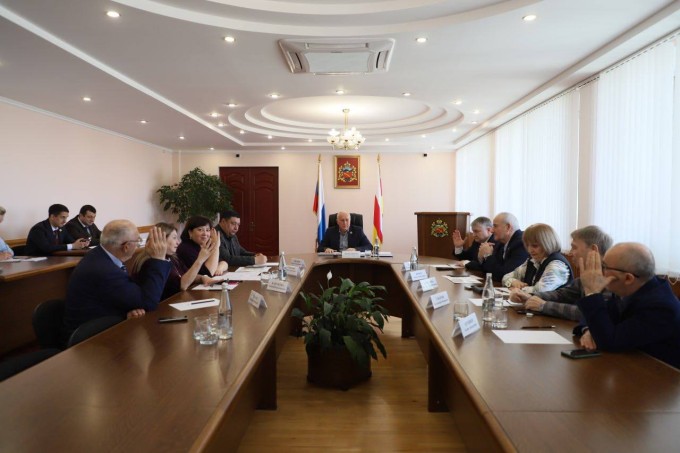 В администрации Владикавказа состоялось первое организационное заседание Комиссии по рассмотрению вопросов о присвоении звания «Почетный гражданин города Владикавказ (Дзауджикау)».