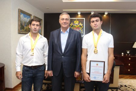  Борис Албегов встретился с победителями Всемирной Универсиады Ричардом Музаевым и Асланом Карацевым