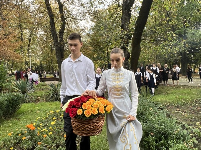 В Центральном парке культуры и отдыха имени Коста Хетагурова отметили 167-летие со дня рождения великого осетинского поэта и художника.