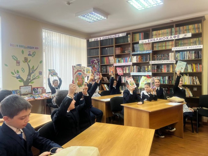 Книга все еще лучший подарок.