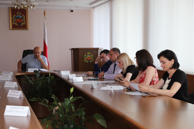 Во Владикавказе состоялось заседание комиссии по соблюдению требований к служебному поведению муниципальных служащих и урегулированию конфликта интересов.