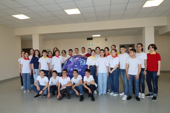 В день космонавтики в школах Владикавказа прошли открытия первичных ячеек РДДМ «Движение первых».