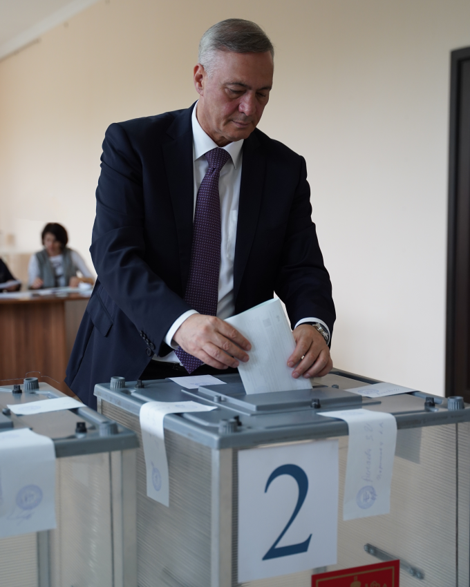 Борис Албегов проголосовал на муниципальных выборах