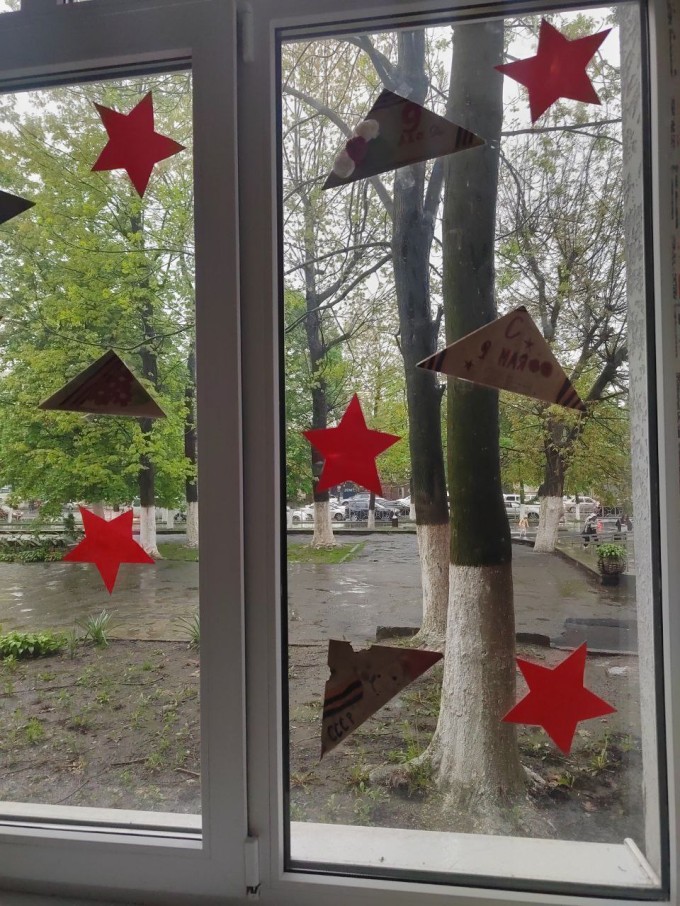 Владикавказские школы присоединились к Всероссийской акции «Окна Победы-2025». 