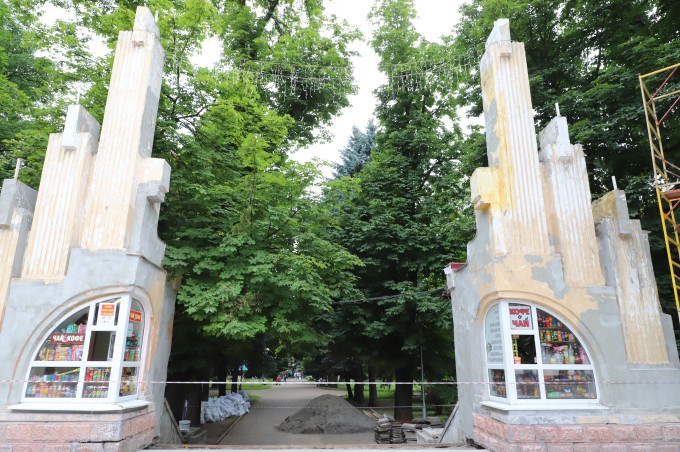 Три входные зоны в центральный парк Владикавказа будут отремонтированы до начала октября.  