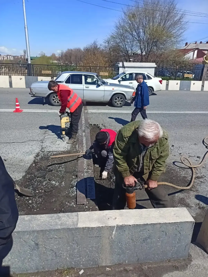Во Владикавказе восстанавливают деформационный шов на Кировском мосту