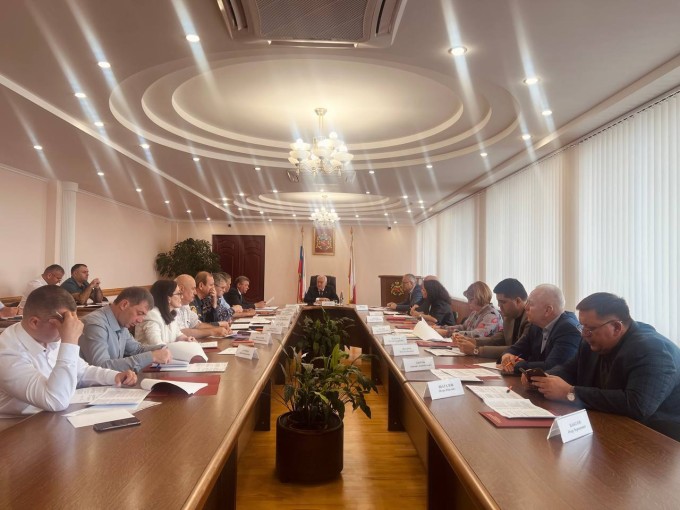 На совместном заседании Антитеррористической комиссии МО и Оперативной группы Владикавказа обсудили вопросы безопасности в преддверии нового учебного года