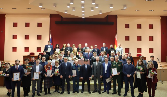 В АМС Владикавказа наградили активистов городских мероприятий