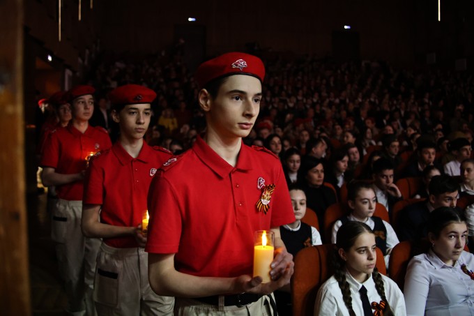 Во Владикавказе состоялась торжественная церемония завершения патриотической акции «Огонь Победы», приуроченная к 80-летию Великой Победы.