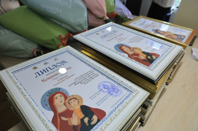Во Владикавказе подвели итоги Республиканского конкурса детского рисунка «Кавказская Святыня – Моздокская икона Божией Матери».